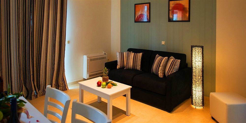 Mantinia Bay Hotel กาลามาตา ภายนอก รูปภาพ